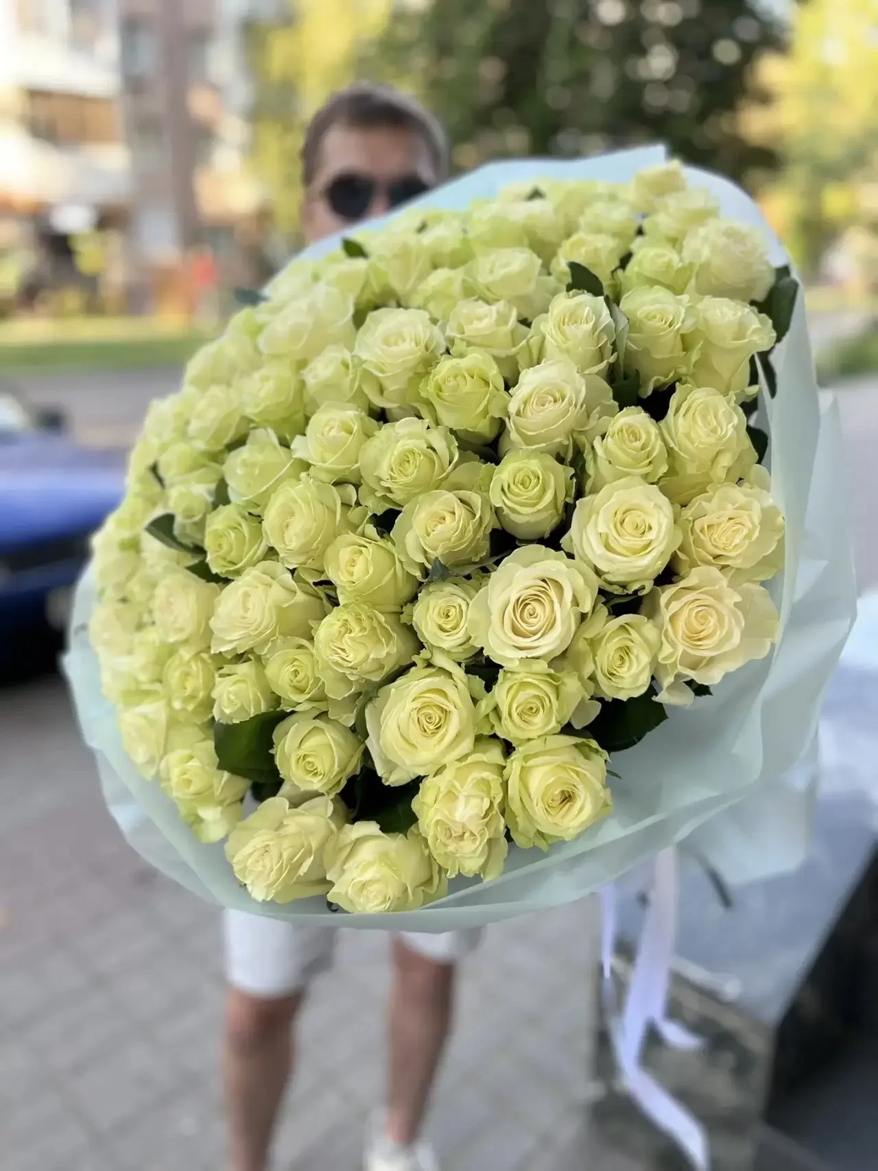101 белая роза 60см — изображение 3