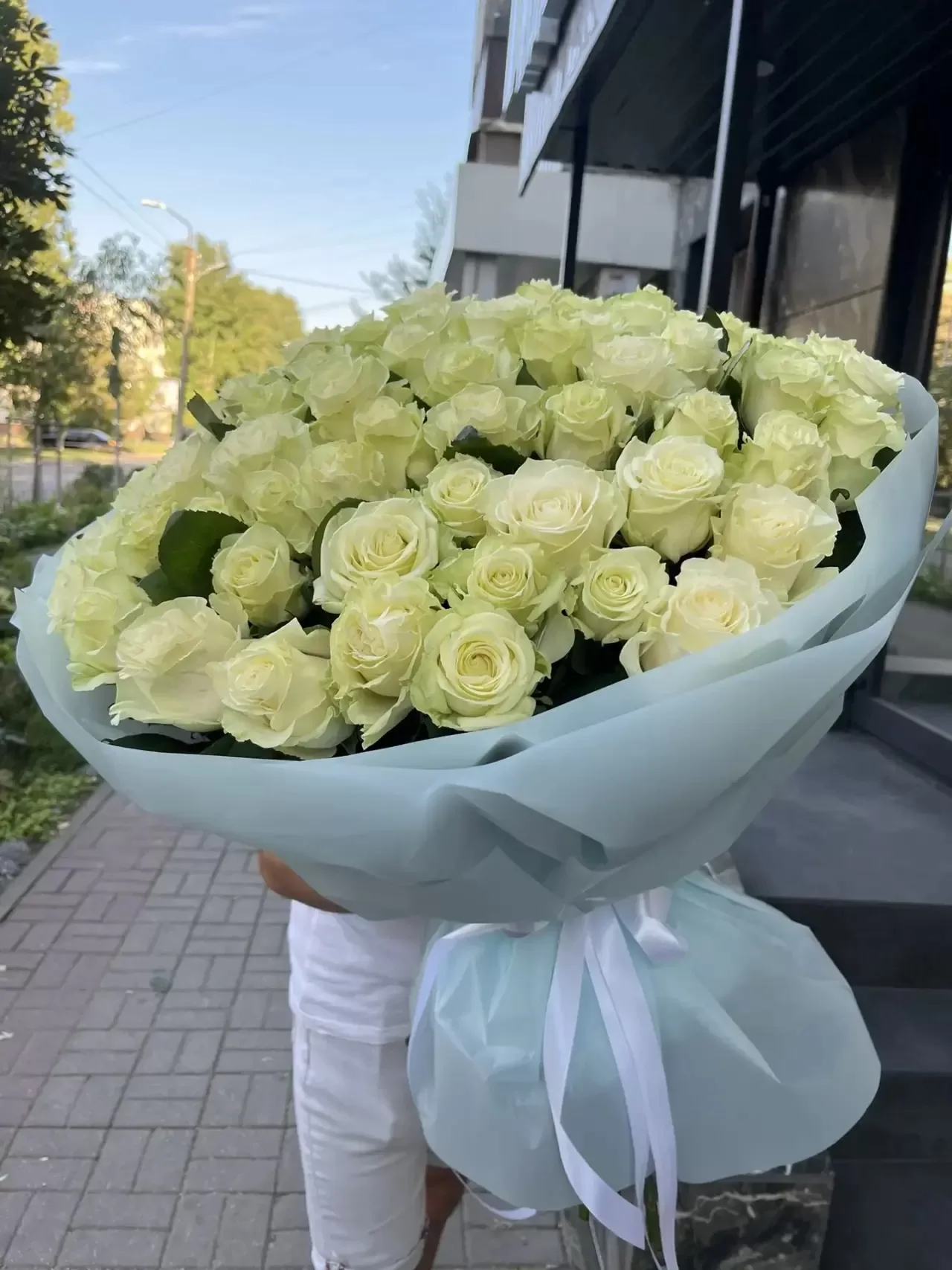101 белая роза 60см — изображение 2