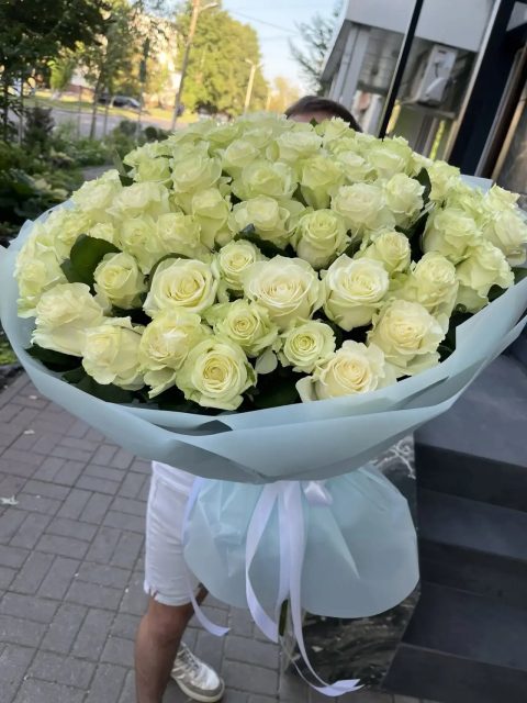 101 белая роза 60см